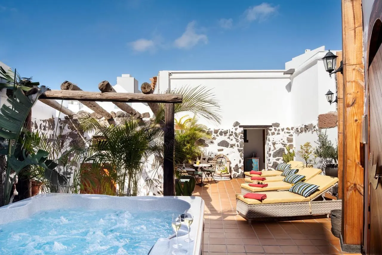 El Charco Suites Arrecife  Hotel